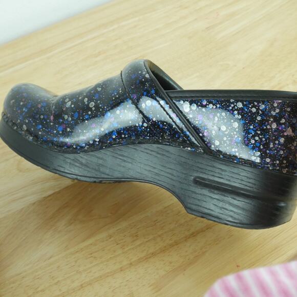 Dansko Size 38 Clogs Us 7 1/2 8 Black Patent Splatter Pattern Comfort Work Shoes - Picture 9 of 13